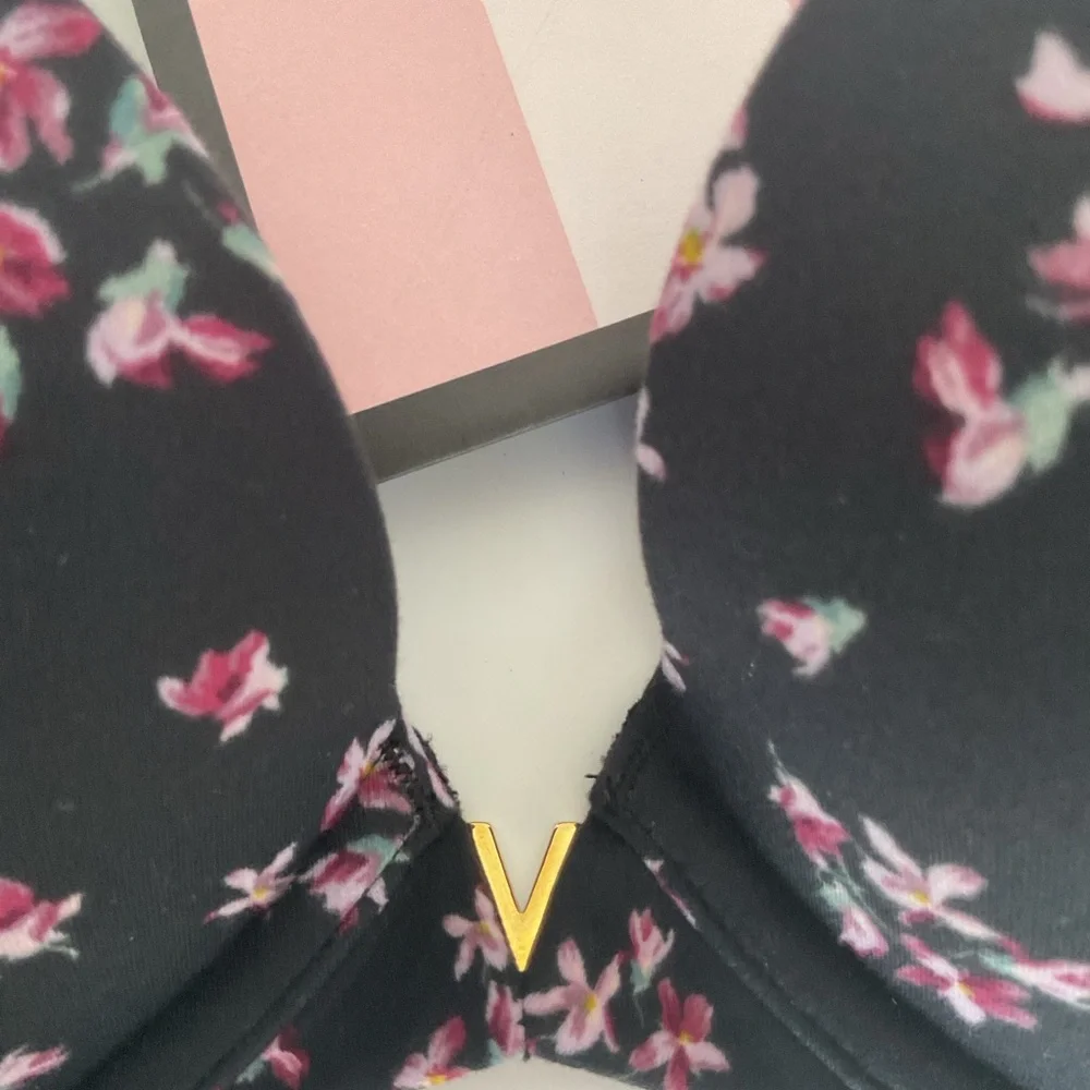 Victorias Secret Love Cloud Black Floral Push Up Plunge Bra Size 34B NWT